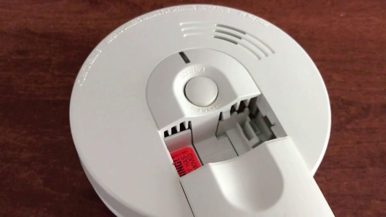 Slow Blinking Red Light On Smoke Detector